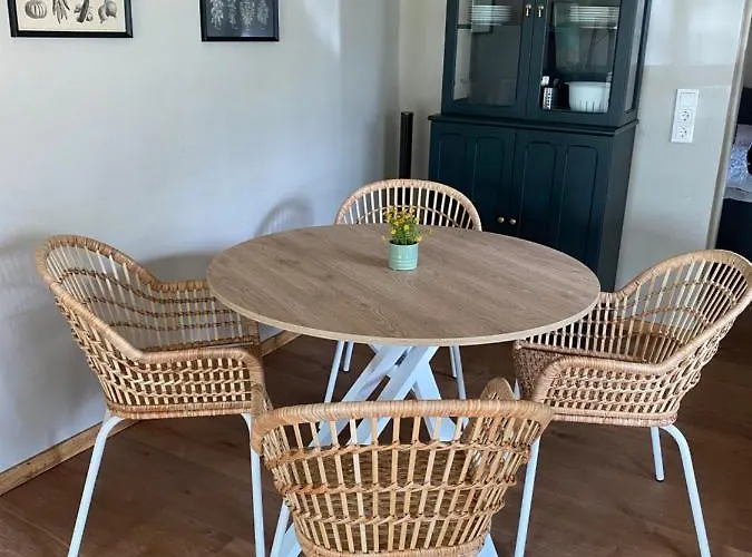 Gemuetliches Ferienhaus An Der Ostsee Mit Garten